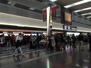12.25空港内